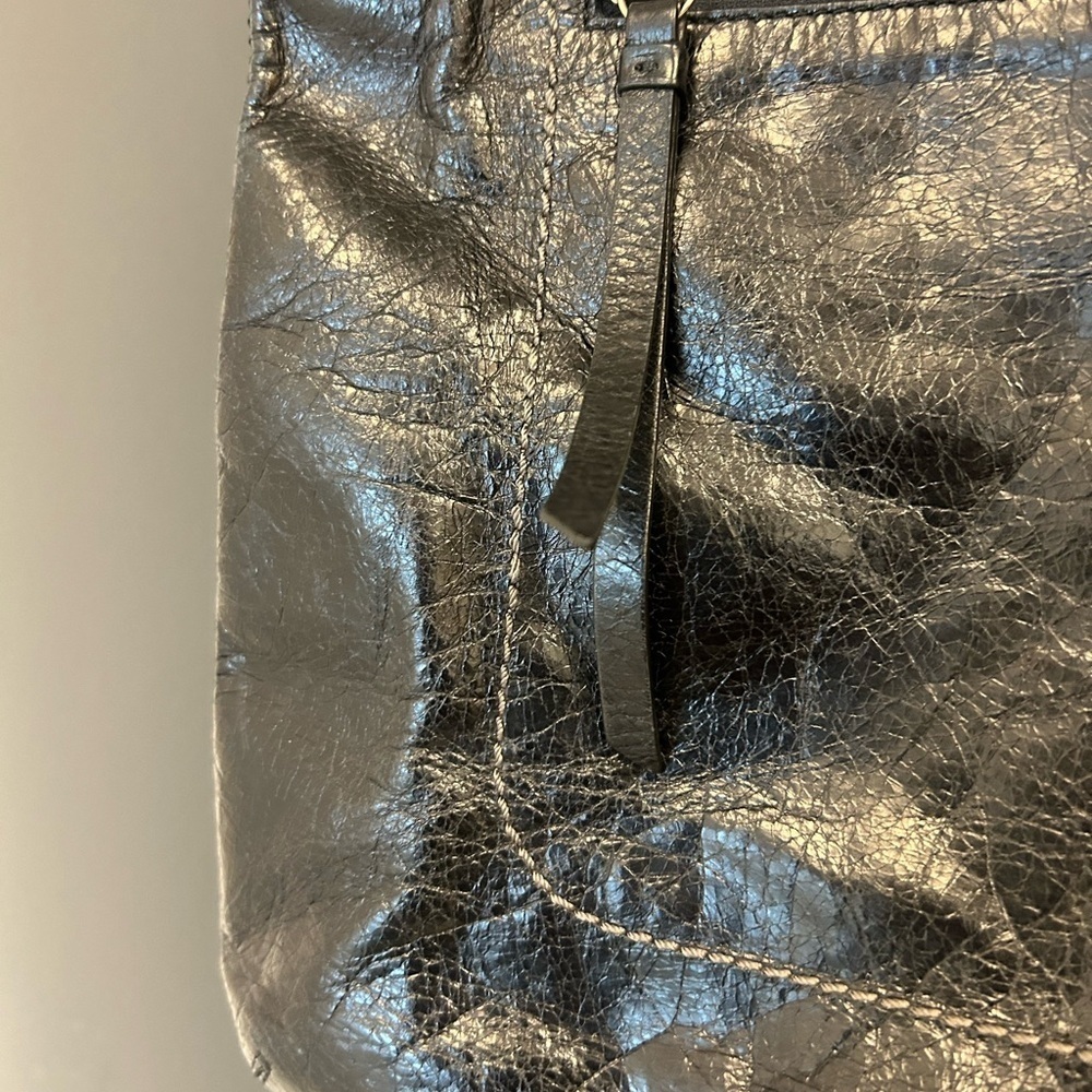 Coach cracked shiny leather Shoulder tote very good condition with Chain strap - Picture 5 of 16